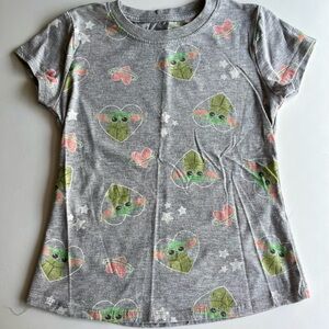 Star Wars Baby Yoda Gray Short Sleeve Girls T-Shirt - Size Medium 7/8